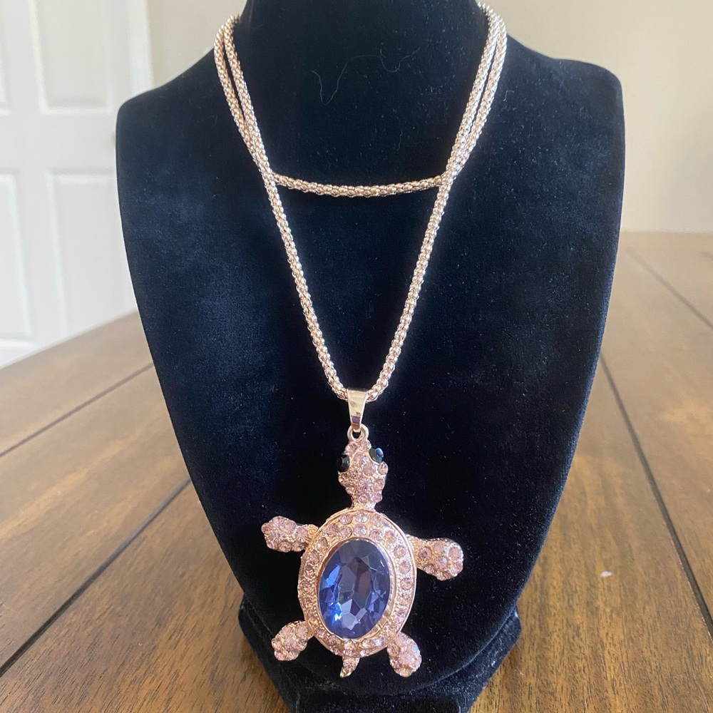 NWOT “Elegant Rose Gold Turtle Pendant Necklace”